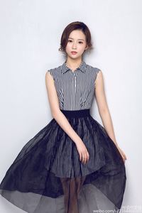 林梦鸽 — 主教即兴评述，体育解说方向
毕业于中国传媒大学播音系本科
欧洲杯FIFAonline3前方解说
腾讯视频直播室英超解说
