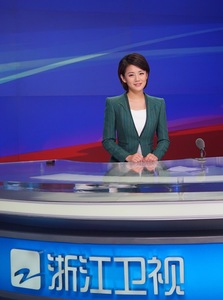 李嘉欣 — 主教新闻播读、现场报道方向
毕业于中国传媒大学播音系本科
现任浙江卫视新闻主持人
曾任中央电视台CCTV13新闻频道主持人
