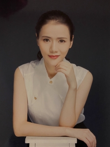 张渝琦

（主教表演小品、表演台词）
·毕业于安徽大学表演专业硕士
·现任安徽广播电视台《第一时间》出镜记者。
·自2016年至今一直参与表演艺考教学工作
·连续6年赴外省担任表演统考评委
